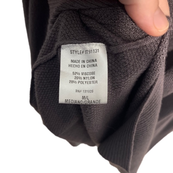 NWT Oversized split-hem Sweater, M/L - Picture 7 of 7